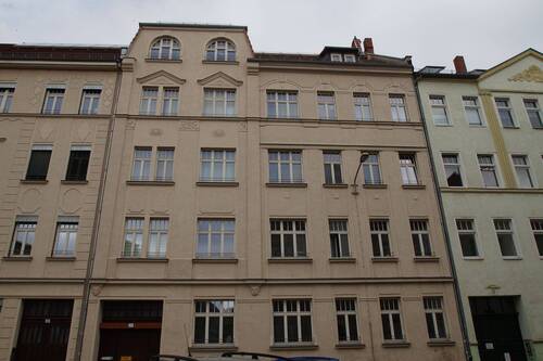 Vorderansicht - Mariannenpark vor der Tür - 3-Zimmer-Charme trifft moderne Ausstattung