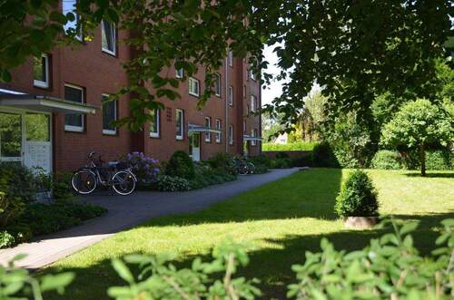 Grundstück vor dem Haus - 2 Zimmer Etagenwohnung in Lübeck