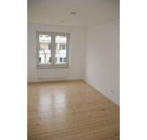 Sehr helle 2-Zimmer-Wohnung mit Küche und Balkon - Darmstadt