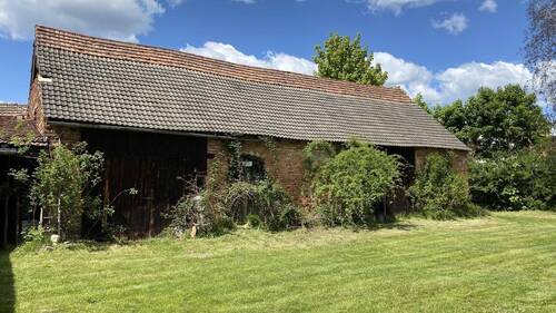 Scheune mit pot. Garagen - 