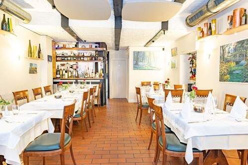 Restaurant - Mehrfamilienhaus, Wohnhaus mit 217,00 m&sup2; in Stade zum Kaufen