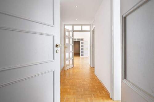 GANZ OBEN - Mit dem Aufzug erreicht man das 4. OG - 