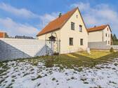 Außenansicht - Sanierungsbedürftiges Einfamilienhaus mit großem Grundstück und viel Potenzial in ruhiger Lage