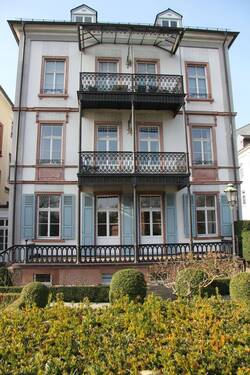 Historischer Stilaltbau - Repräsentative Büroetage mit Archivflächen im historischen Stilaltbau in Bestlage