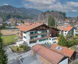 Aussenansicht - Tegernsee-Flair mit Wallbergblick: Sanierte 3-Zimmer-Wohnung mit großem Sonnenbalkon