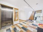 Aufzug - Treppenhaus - 