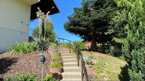 Zugang Haustür - 7 Zimmer Einfamilienhaus in Herrnhut