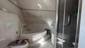DG Bad mit Wanne und Dusche - 
