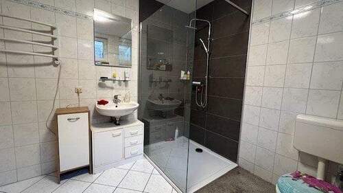 KG Bad mit Dusche und WC - 