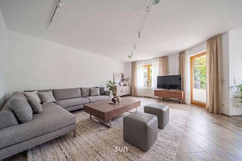 WOHNZIMMER (visualisiert) - 9 Zimmer Mehrfamilienhaus, Wohnhaus in Idstein