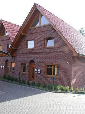 Aussenansicht - Neuwertige Erdgeschosswohnung in Doppelhaushälfte!