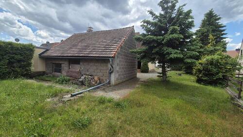 Einblick ins Grundstück - 