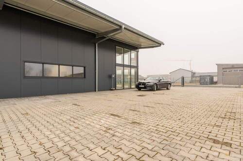 Außenansicht - Moderne Gewerbehalle mit Büro und optimaler Verkehrsanbindung in Pocking-Industriegebiet