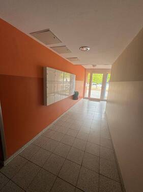 Hauseingang - 3 Zimmer Etagenwohnung zum Kaufen in Potsdam