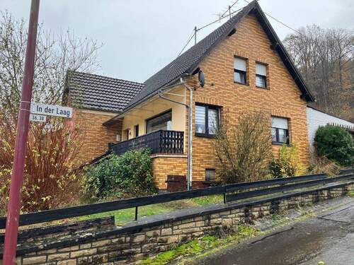 Seitenansicht rechts mit Blick zum Eingangsbereich - Einfamilienhaus mit 131,20 m&sup2; in Oberstadtfeld zum Kaufen