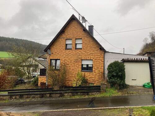 Seitenansicht rechts mit Garagenanbau - 