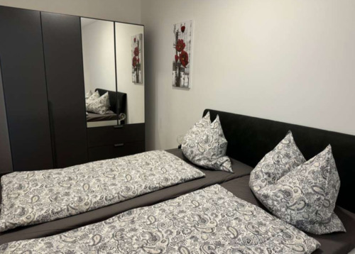 Bild 1 - Klein, fein, möbliert mit Balkon und sofort verfügbar! Jetzt Besichtigungstermin vereinbaren!