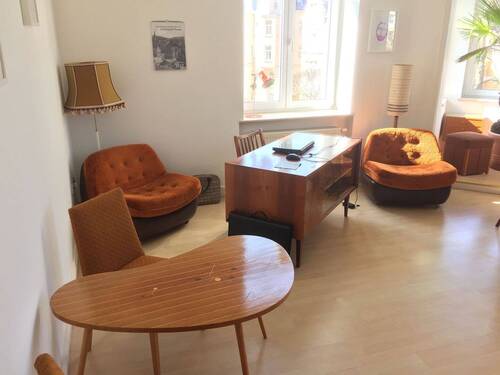 Titelbild - Offener Arbeitsplatz 3 im Altbau: Stuckdecken, Flair & flexible Konditionen