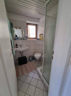 Badezimmer mit Fenster - 