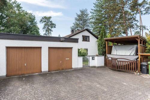 Aussenansicht Nord - 8 Zimmer Einfamilienhaus zum Kaufen in Erlangen