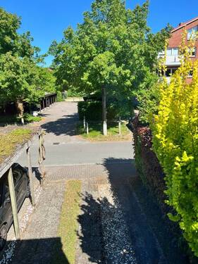 Stellplatz vor dem Haus.JPEG - 