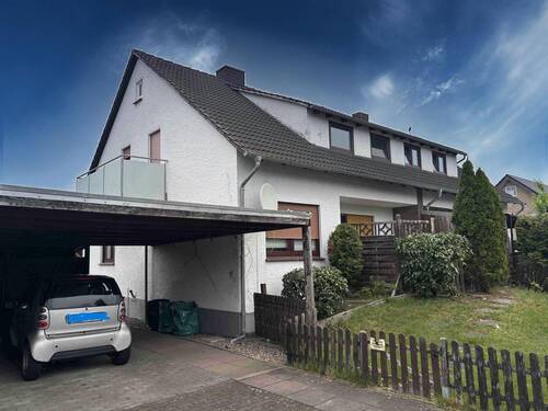Ansicht Westen mit Gartenund Garage - Wohnen in Espelkamp - Ein-Zweifamilienhaus mit Charme