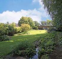 Zeitlose Architektur im Atriumstil - großzügiges Wohnen auf einer Ebene mit Einliegertrakt, Pool und Parkgrundstück - Jersbek