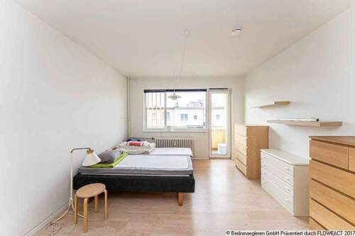 Zimmer mit Balkon - 2 Zimmer Etagenwohnung zum Kaufen in Berlin