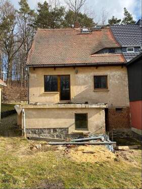 Westansicht mit Terrasse - 3 Zimmer Doppelhaushälfte in Bernstadt