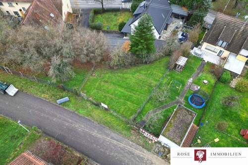 Drohnenansicht Süd-Ost Bild 1 - Statt einer Wohnung doch lieber ein Einfamilienhaus? Attraktives Grundstück in einer Sackgasse von Erdmannhausen