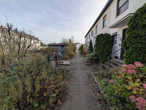 Weg zum Haus - Reihenmittelhaus mit 73,00 m² in Celle zum Kaufen