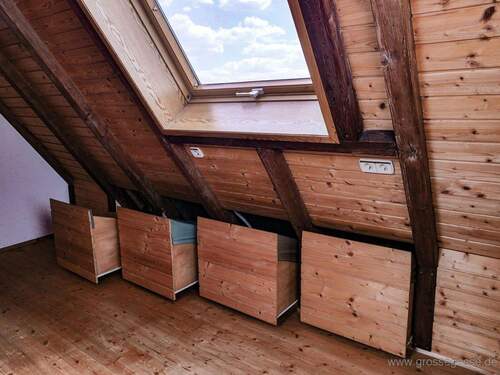 viel Stauraum im DG - 