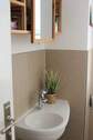 kleine Bad mit WC - 4 Zimmer Etagenwohnung in Schwerin