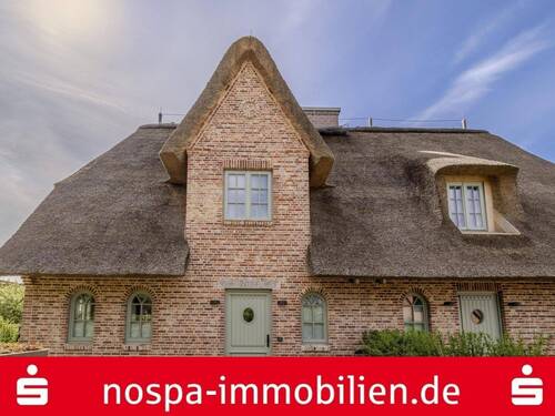Hausansicht - Neuwertig - Hochwertig ausgestattete, reetgedeckte Doppelhälfte im Süden von Westerland