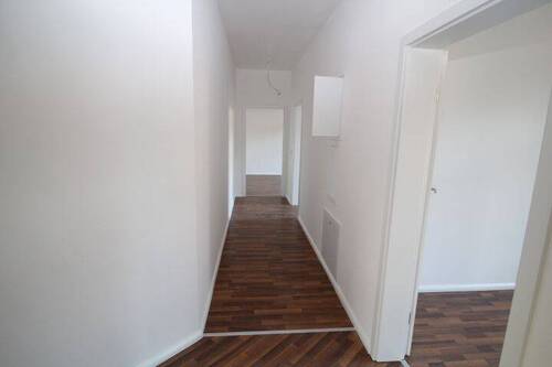 Flur 2 - Etagenwohnung mit 160,00 m&sup2; in Stollberg/Erzgebirge zur Miete