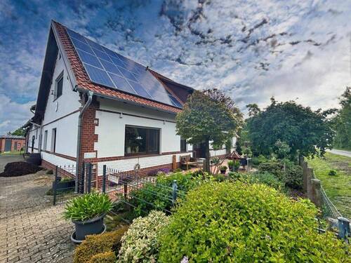 Ansicht Süden mit PV-Anlage - Idyllisches Wohnen in Wagenfeld