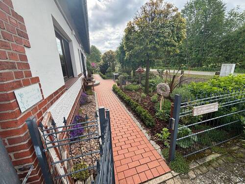Ansicht Süden Hauseingang + Strasse - 1 Zimmer Einfamilienhaus zum Kaufen in Wagenfeld