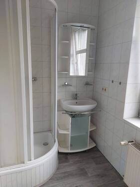 Bad mit Dusche - Sehr schöne 2-R-Wohnung im EG ca.46m² Magdeburg-Ottersleben zu vermieten !