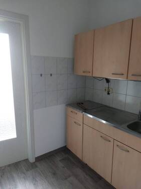 Küche mit EBK. - 2 Zimmer Etagenwohnung zur Miete in Magdeburg