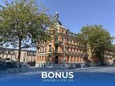 Straßenseitige Ansicht - Stilvoll kernsanierte 2-Zimmer-Altbauwohnung im Denkmal - moderner Komfort inklusive EBK