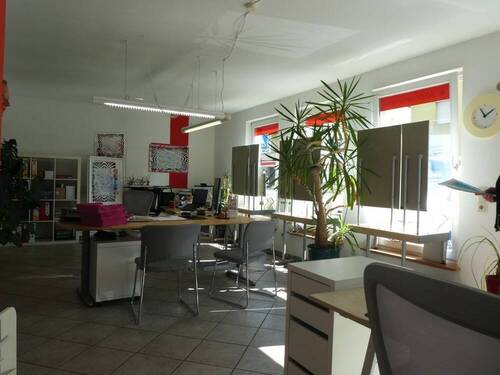 Gewerbe Büro_Empfang - Mehrfamilienhaus, Wohnhaus mit 167,00 m&sup2; in Remseck am Neckar zum Kaufen