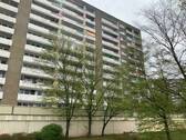 Rückwärtige Ansicht der Wohnanlage mit Balkonen - 3 Zimmer Etagenwohnung in Darmstadt