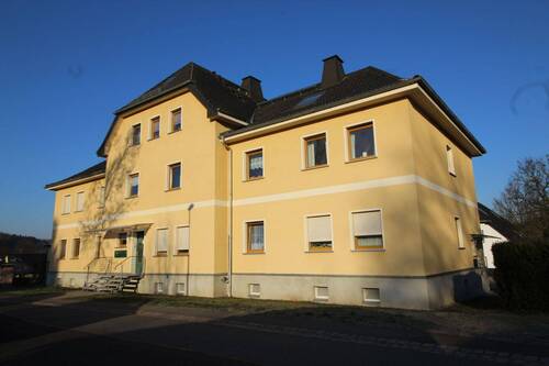 Hausansicht - +++ Große 2-Raumwohnung mit Sonnenbalkon zum Entspannen! +++