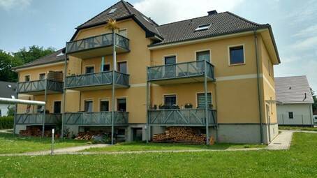 Hausansicht - 2 Zimmer Etagenwohnung zur Miete in Wilkau-Haßlau