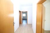 Flur - Etagenwohnung mit 76,00 m&sup2; in Wilkau-Haßlau zur Miete