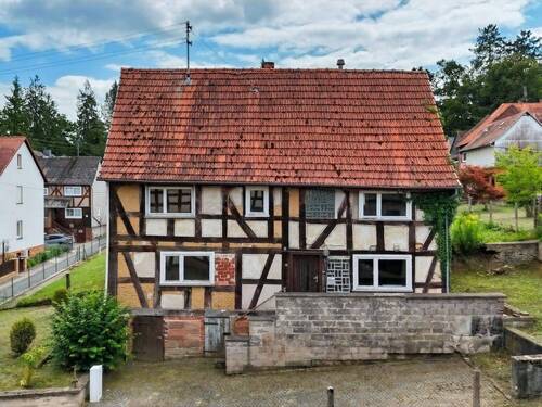 Nordansicht - Sanierungsbedürftiges Fachwerkhaus in Rauischholzhausen