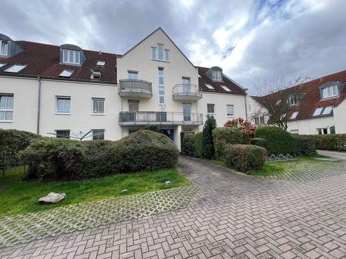 Wohngebäude - Charmante 2-Zimmer Wohnung mit Terrasse in Dresden Weißig