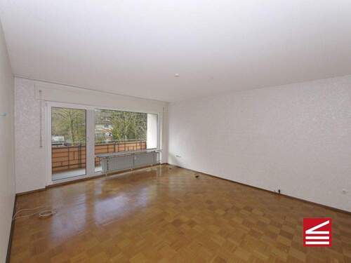 1-1536_03_Wohn- Esszimmer Blick auf den Balkon - Etagenwohnung mit 75,00 m&sup2; in Baden-Baden zum Kaufen