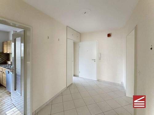 1-1536_05_Flur Blick Richtung Eingang - 