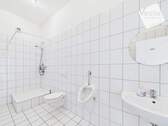 Mitarbeiterbad mit Dusche und Toilette - 